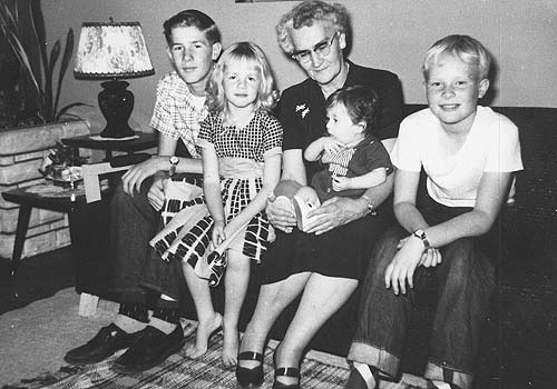 mmmlarskids.jpg 45.6K