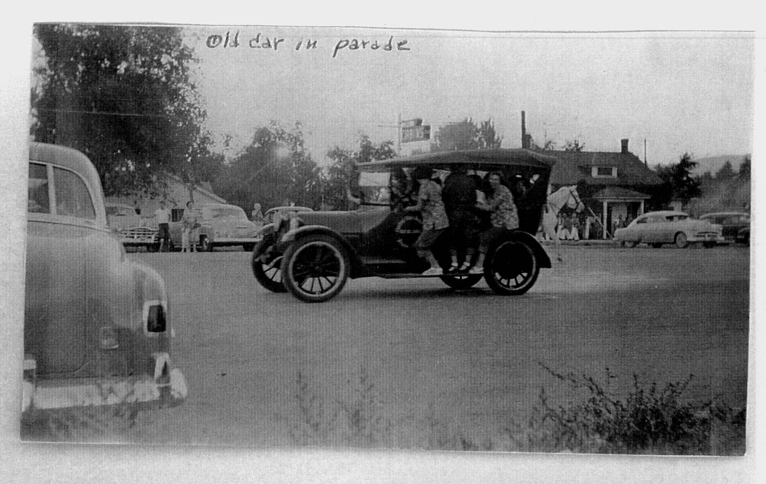 paradecar.jpg 176.6K